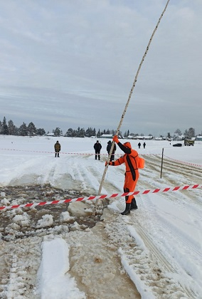 В Сыктывкаре тракторист пытался вытащить УАЗ и погиб (фото)