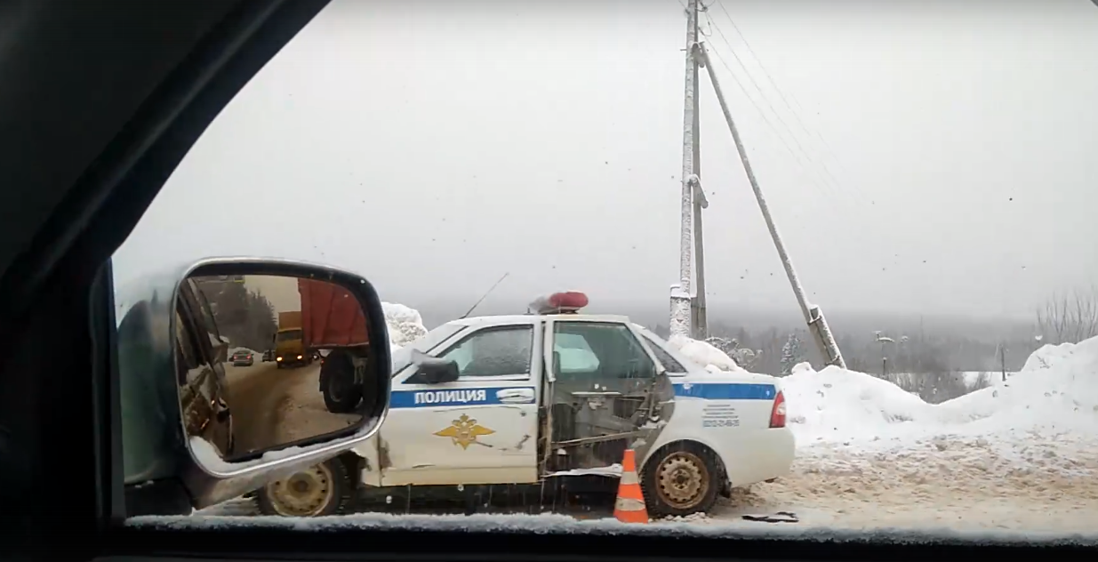 Появились подробности аварии с машиной ГИБДД под Сыктывкаром