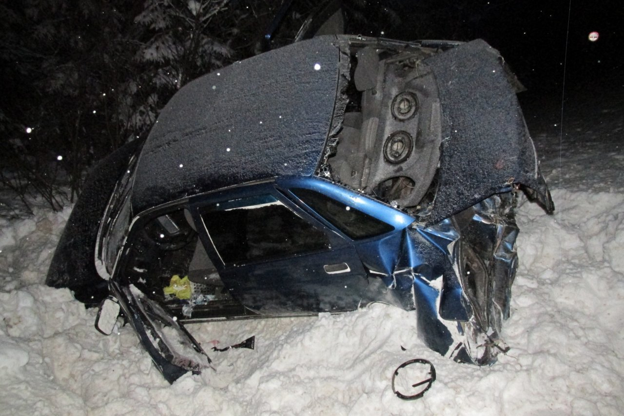 В Коми водитель без прав сел за руль пьяным и устроил аварию