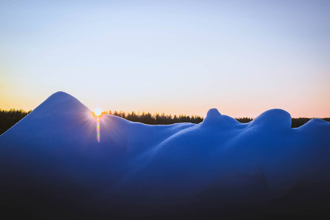 Фото дня от сыктывкарца: огни светофора в лучах солнца