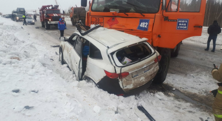 На похороны семьи, которая погибла в жуткой аварии в Коми, собрали полмиллиона рублей