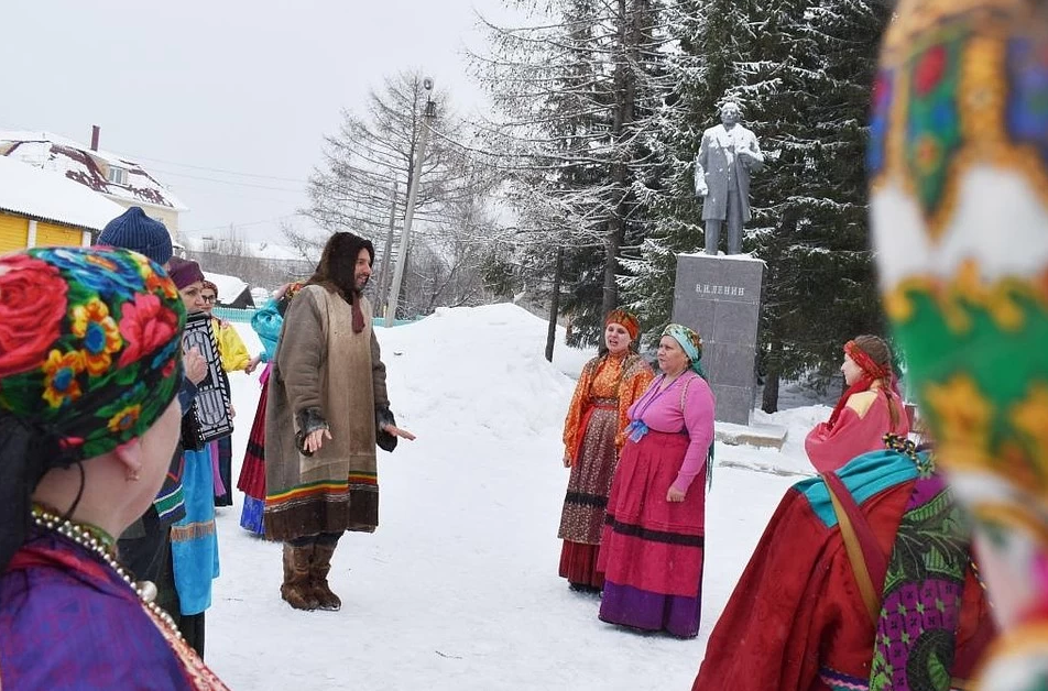 Ведущий шоу «Поедем, поедим» начал второй день съемок в Коми и оделся в оленьи шкуры
