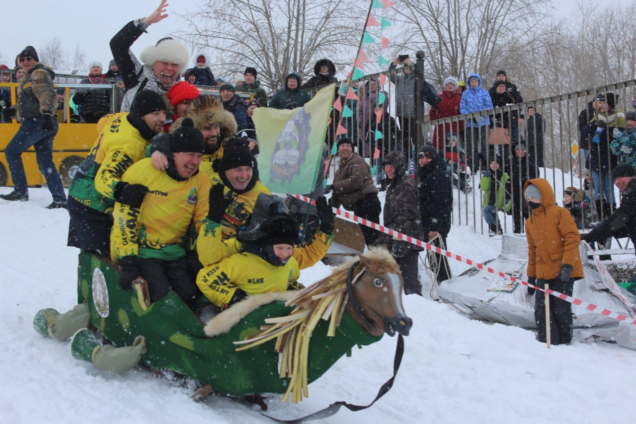 Битва тарантасов в Сыктывкаре: «летающие тарелки» и «Автобус №54» боролись за победу (фото)