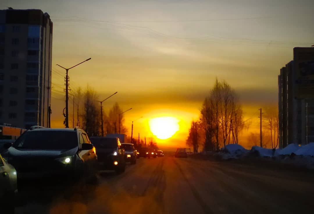 Фото дня в Сыктывкаре: пламенный восход над сонным городом