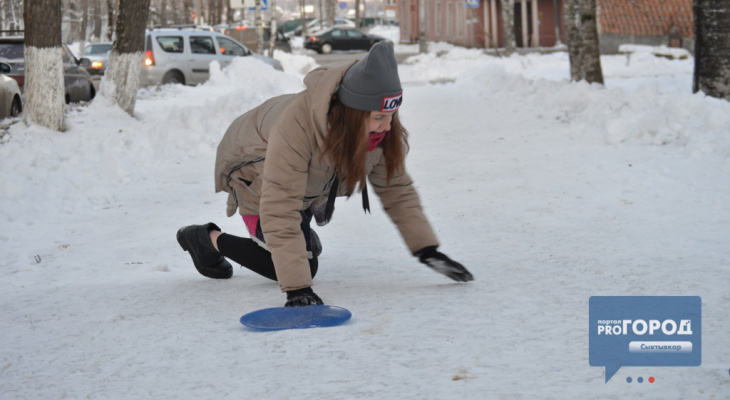 За первые дни весны в Сыктывкаре из-за гололеда пострадали 200 человек