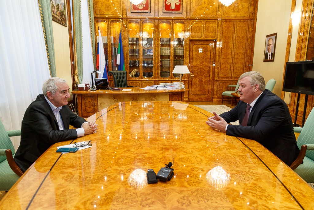 Глава Коми встретился с легендарным музыкантом Михаилом Казиником