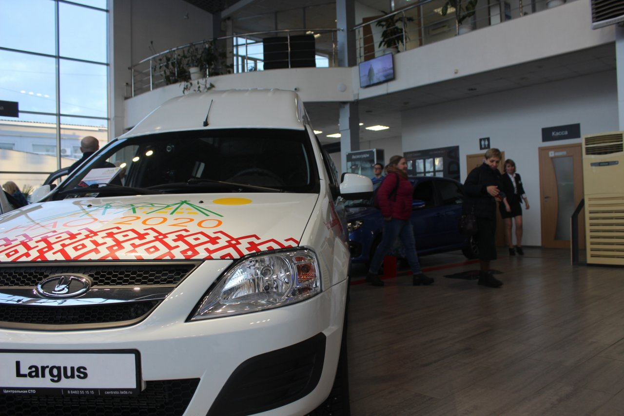 В Сыктывкар приехали известные путешественники на необычных «Ладах»