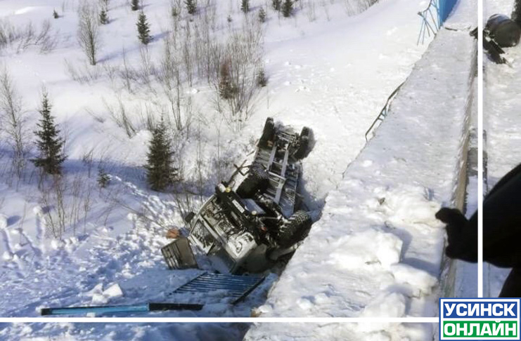 В Коми «КамАЗ» сорвался с моста