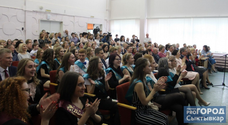 В России перенесли вступительные экзамены в вузы