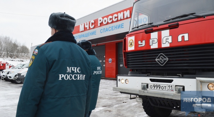 В Коми загорелся фанерный завод