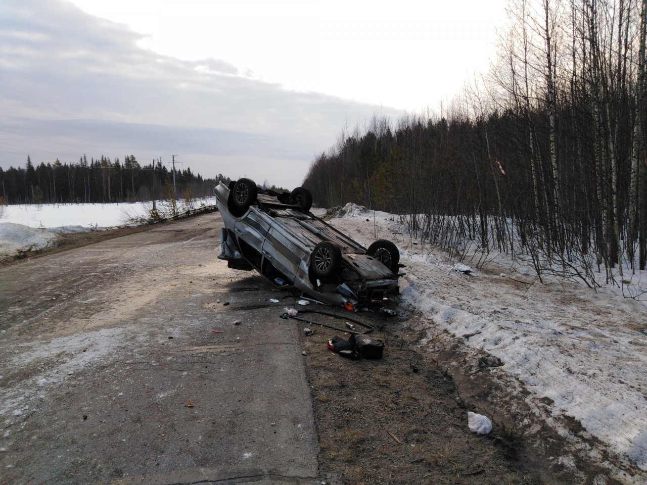 В Коми «пятнашка» влетела в ограждение и перевернулась