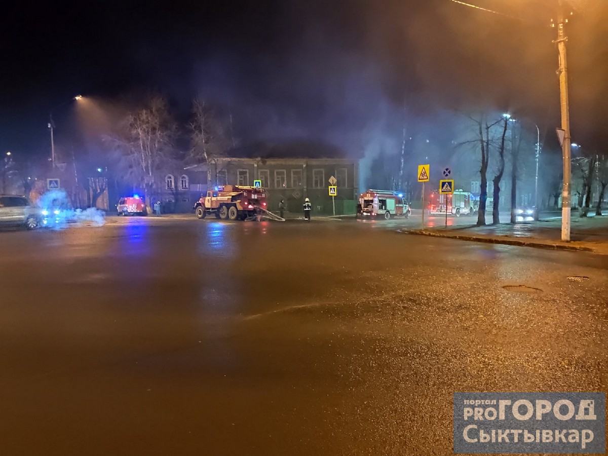 В Сыктывкаре произошел пожар в известном памятнике архитектуры (фото)