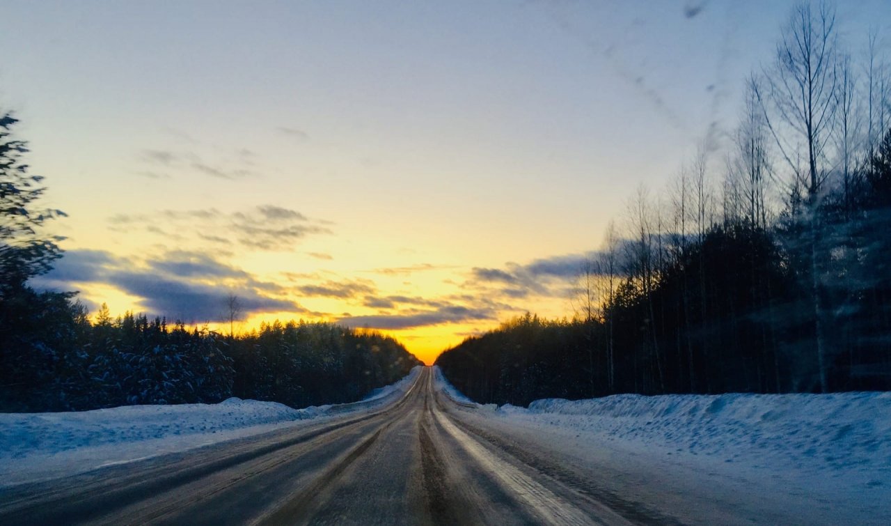 Фото дня в Сыктывкаре: дорога за горизонт