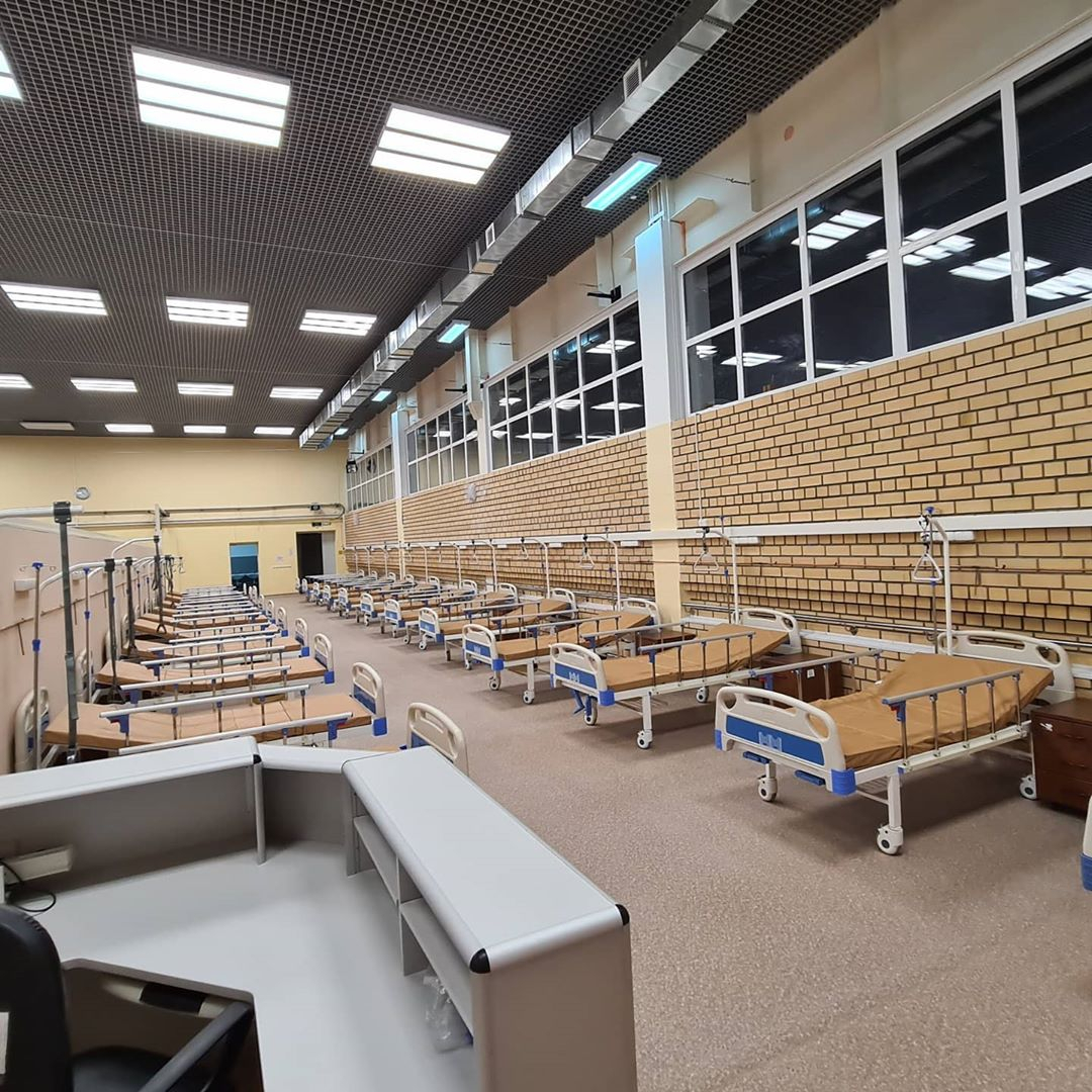 Мэр Сыктывкара показала отделения для больных коронавирусом в спортшколе