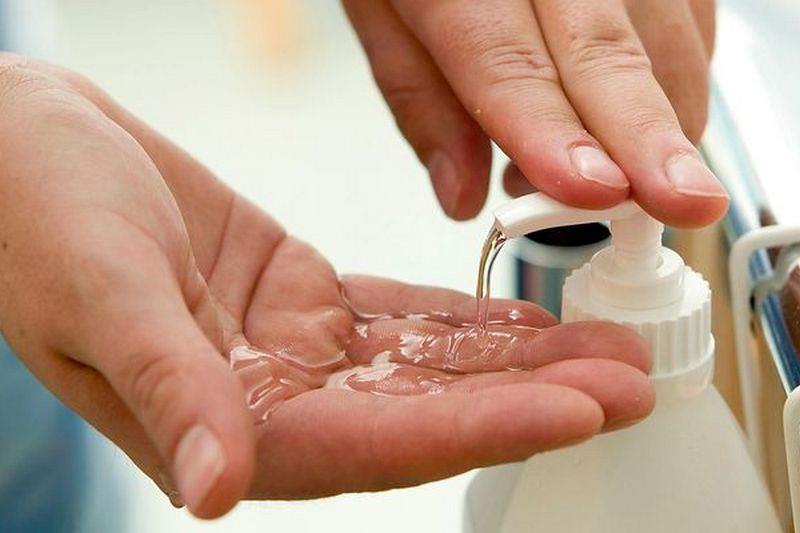 Врач предупредила россиян об опасности антисептиков