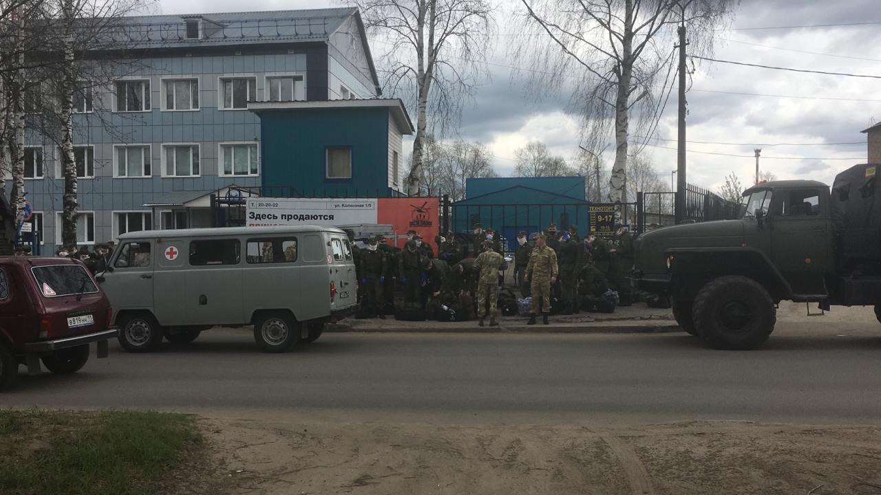 В Сыктывкаре заметили гигантскую колонну военных (фото)