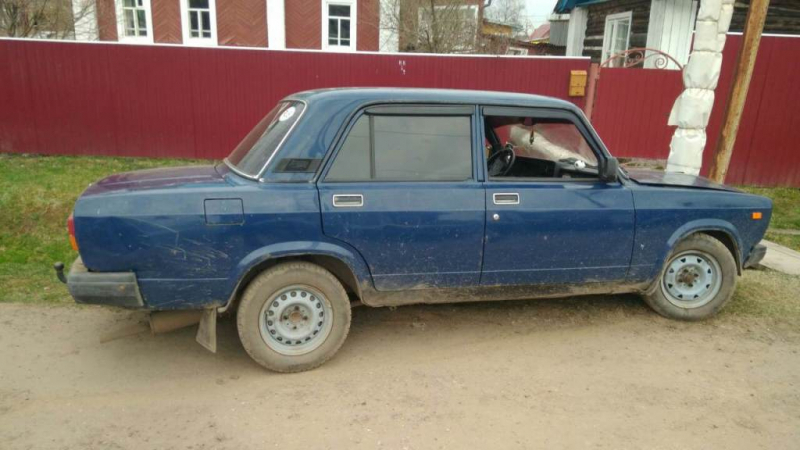 В Сыктывкаре школьник угнал «Жигули» и врезался в столб