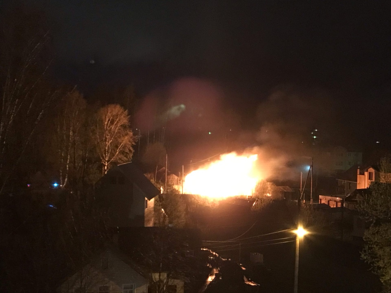 В Сыктывкаре произошел мощный ночной пожар (фото)