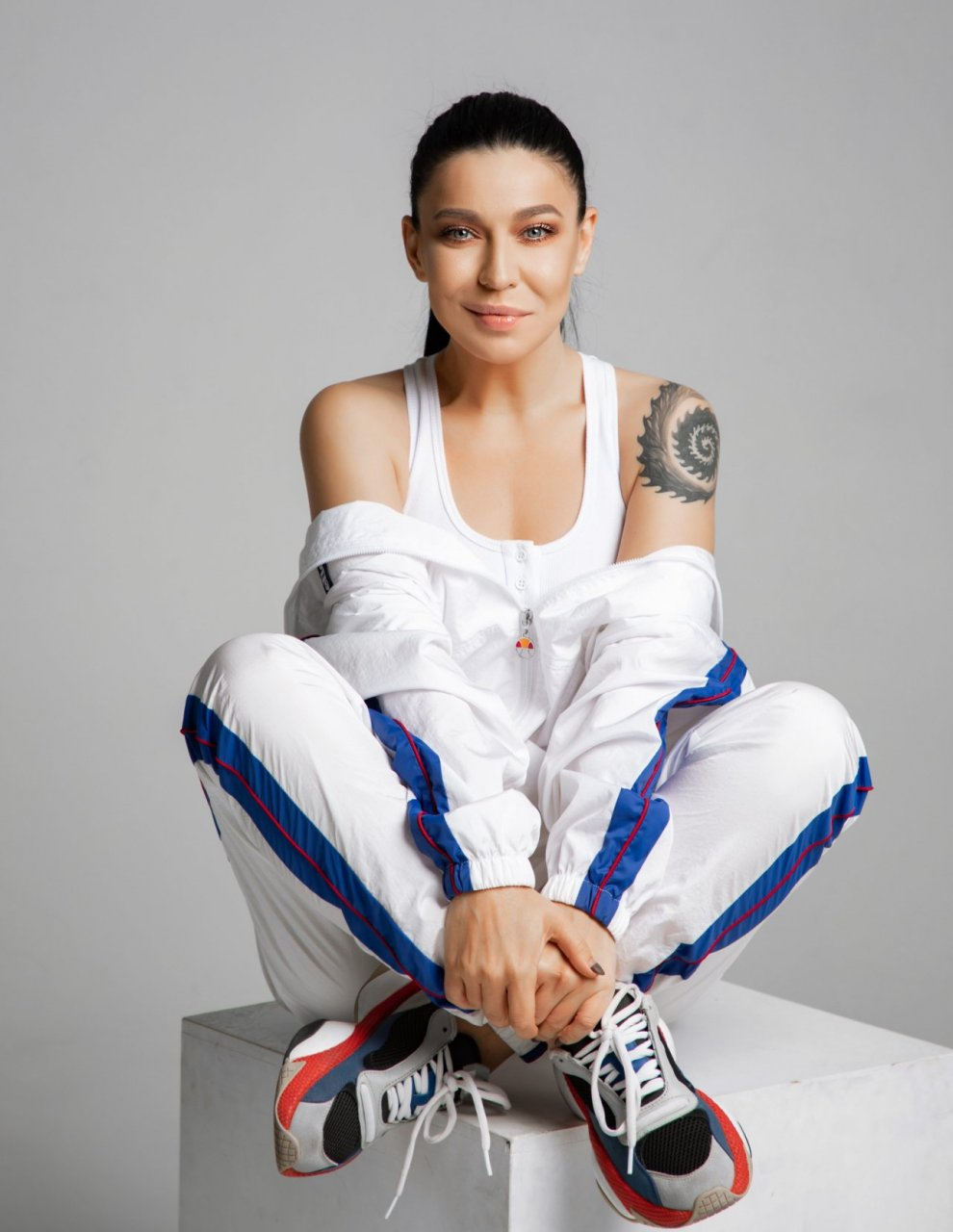 Tele2 приглашает на домашний концерт Ёлки