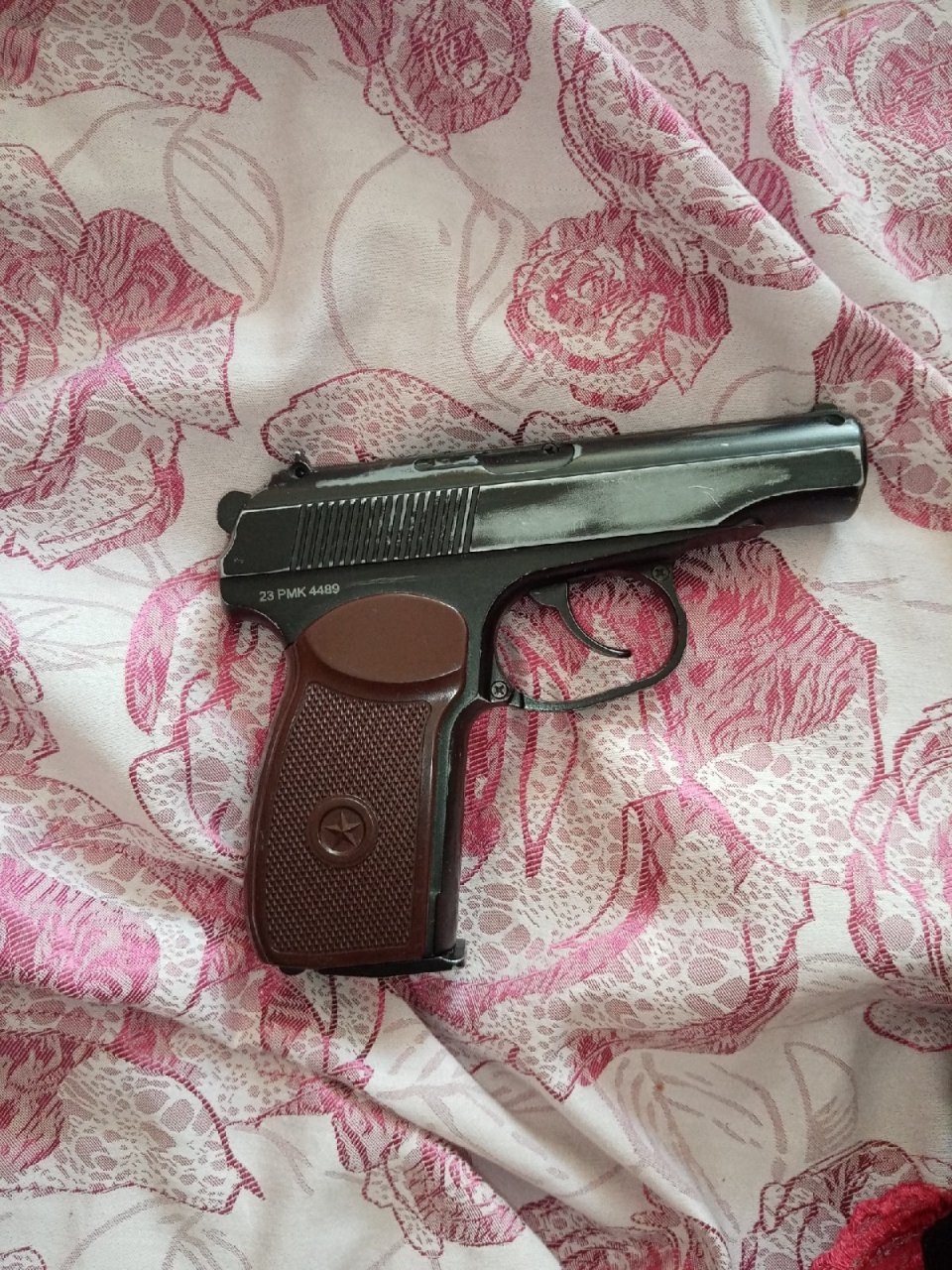 Ухтинка, которая притворялась следователем, украла пистолет у мужа своей подруги