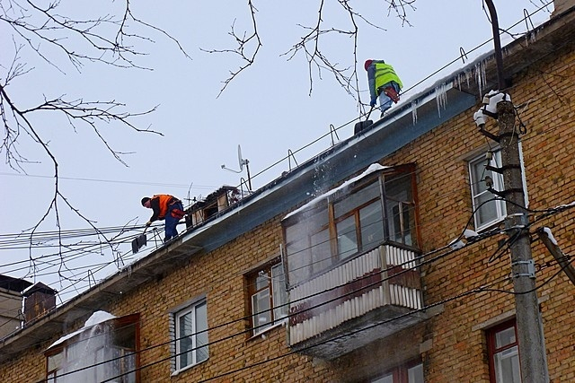 Мэрия проверит, как в Сыктывкаре чистят крыши от снега