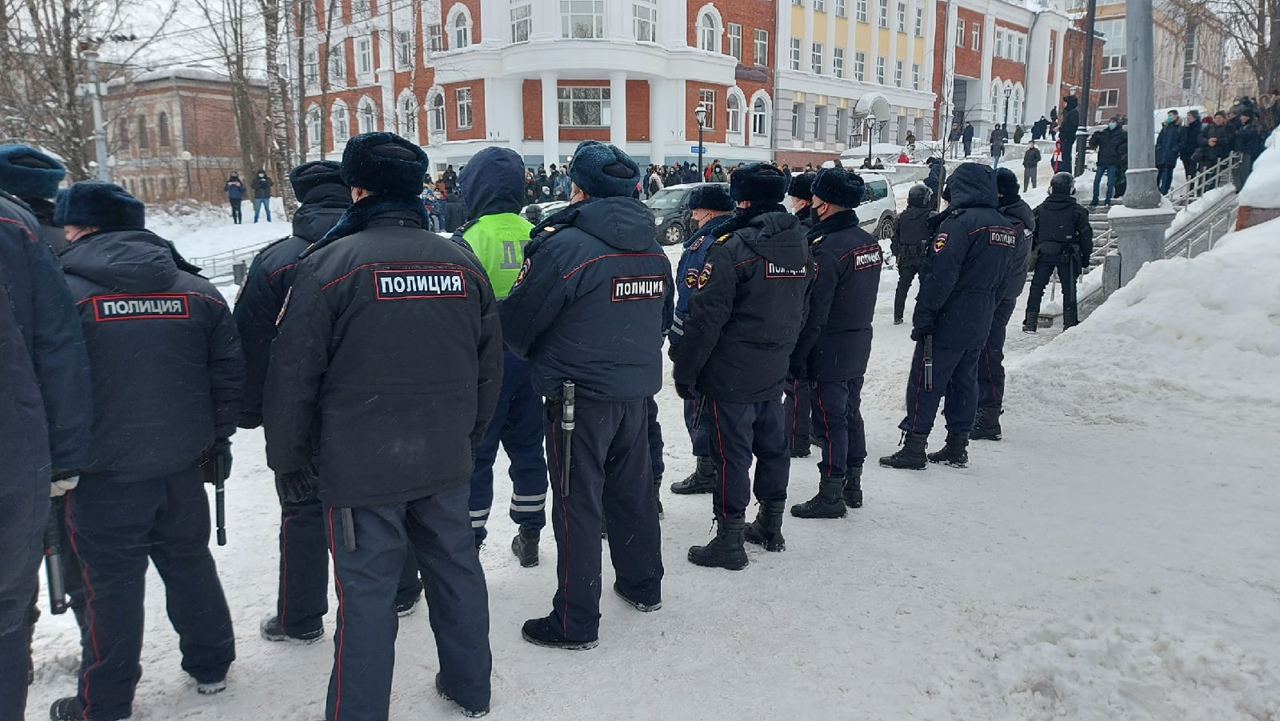 В МВД ответили на запрос о том, почему сыктывкарцев держали в отделении полиции по 8 часов
