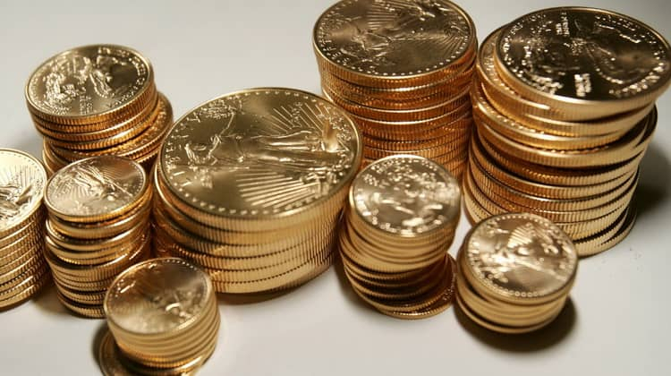 Тонну инвестиционных монет и двести килограммов драгметалла приобрели жители СЗФО в Сбербанке в 2020 году