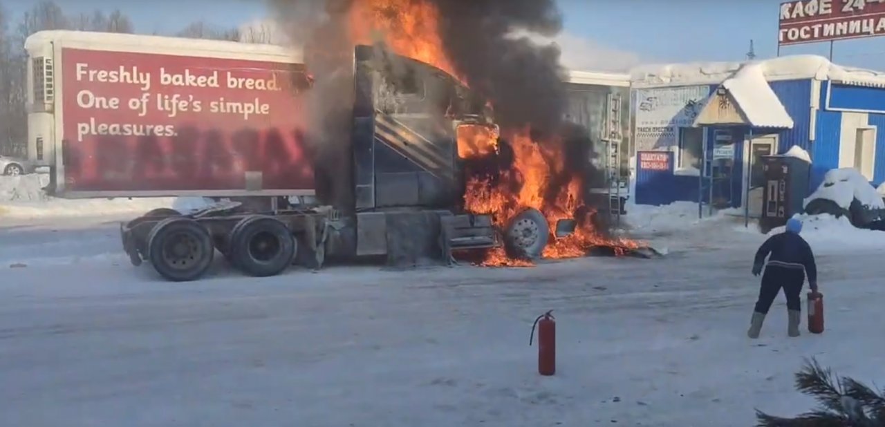 В Коми полыхала фура «Вольво» (видео)