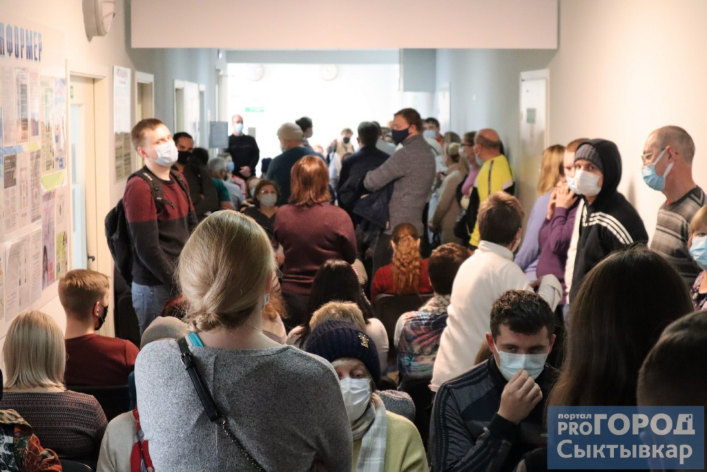 Инфекционист оценил вероятность третьей волны COVID-19 в России