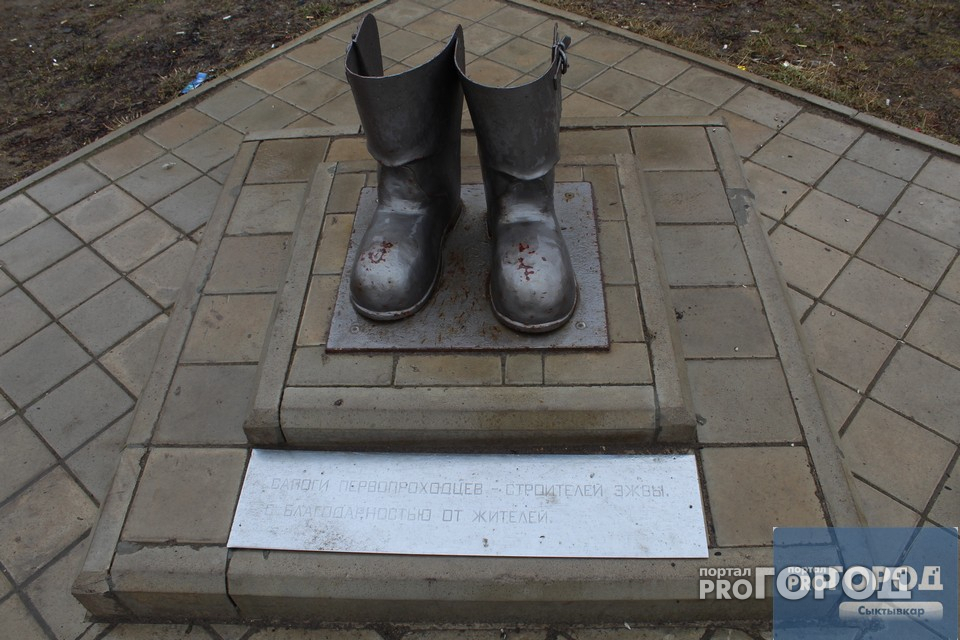 Железные сапоги из Сыктывкара оказались в энциклопедии самых необычных скульптур России
