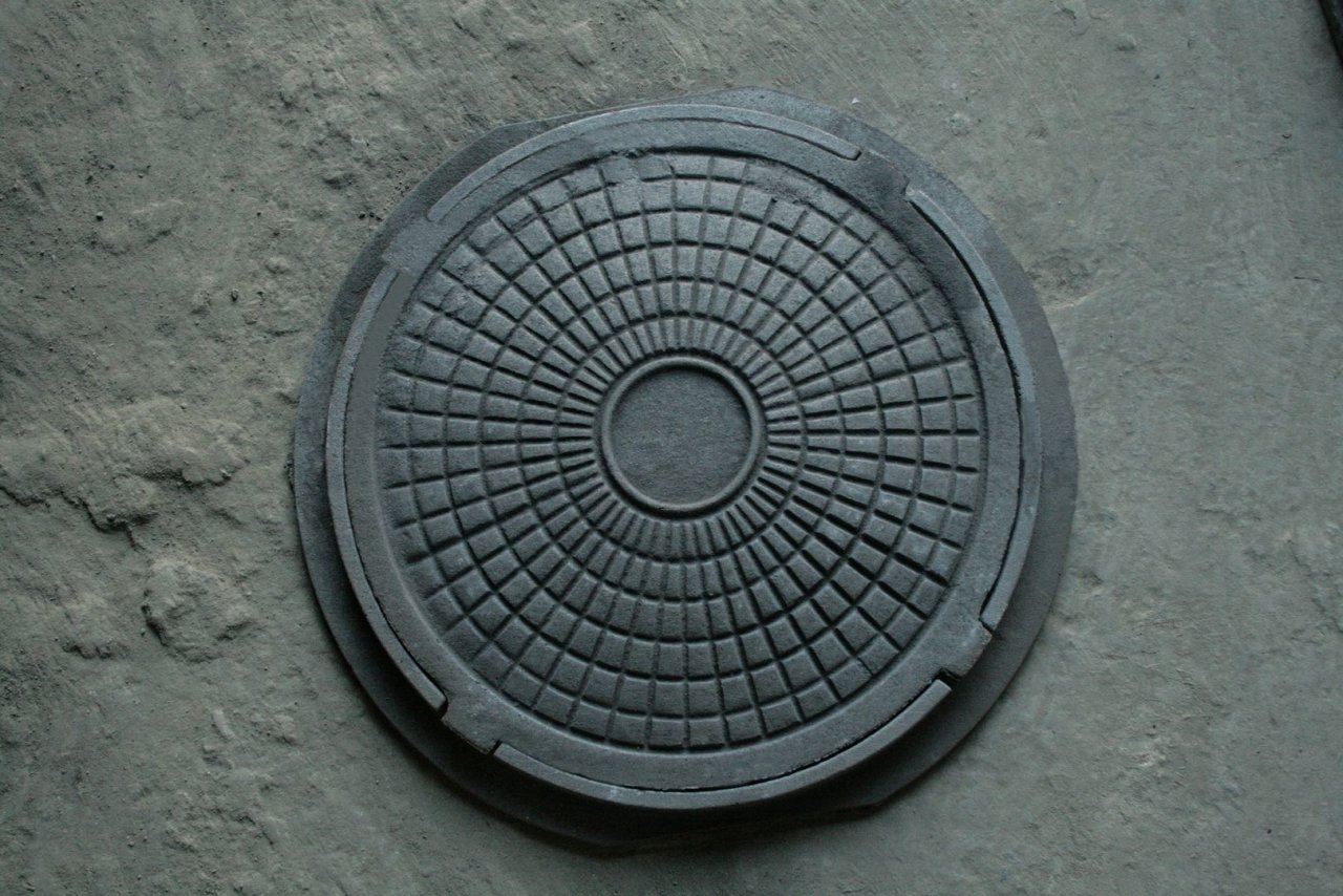 В Сыктывкаре поймали похитителя канализационных люков