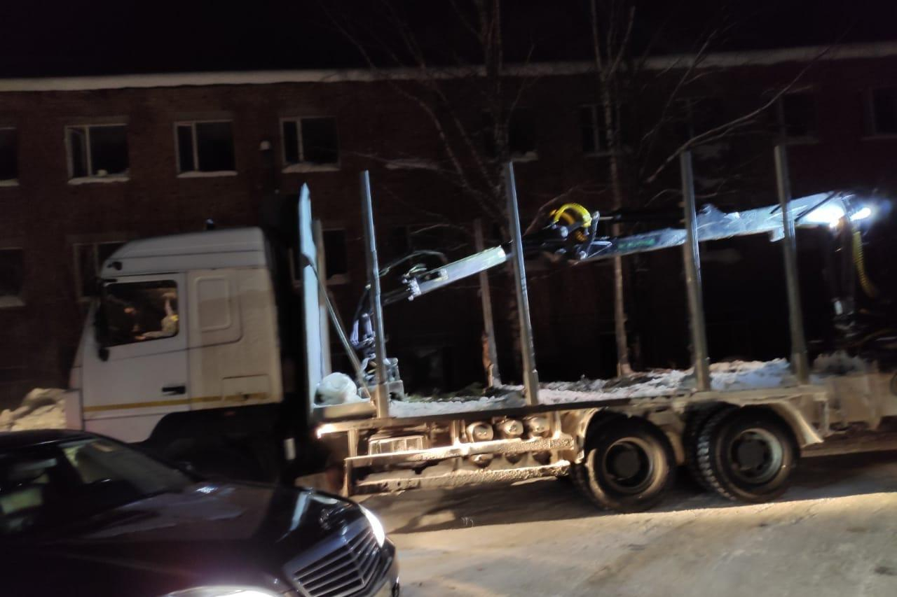 В Сыктывкаре грузовик оставил без тепла почти две тысячи человек