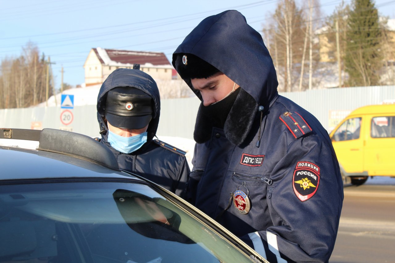 В Коми приставы арестовали 15 авто