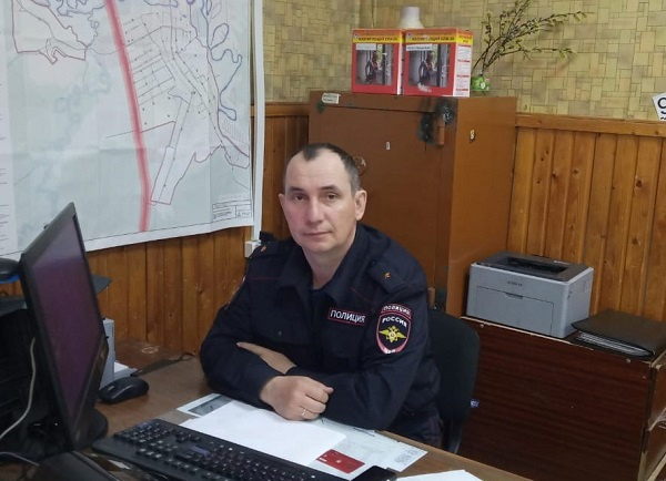 В Коми участковый спас тонущего в реке ребенка