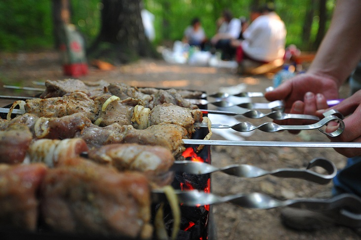 Врач рассказала, как наладить питание после майских праздников