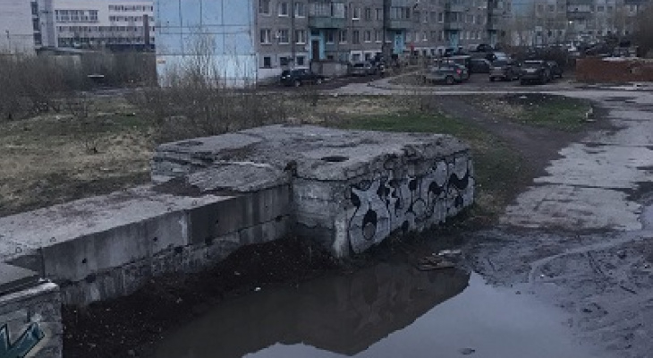 От люка, в который провалился ребенок в Коми, украли крышку