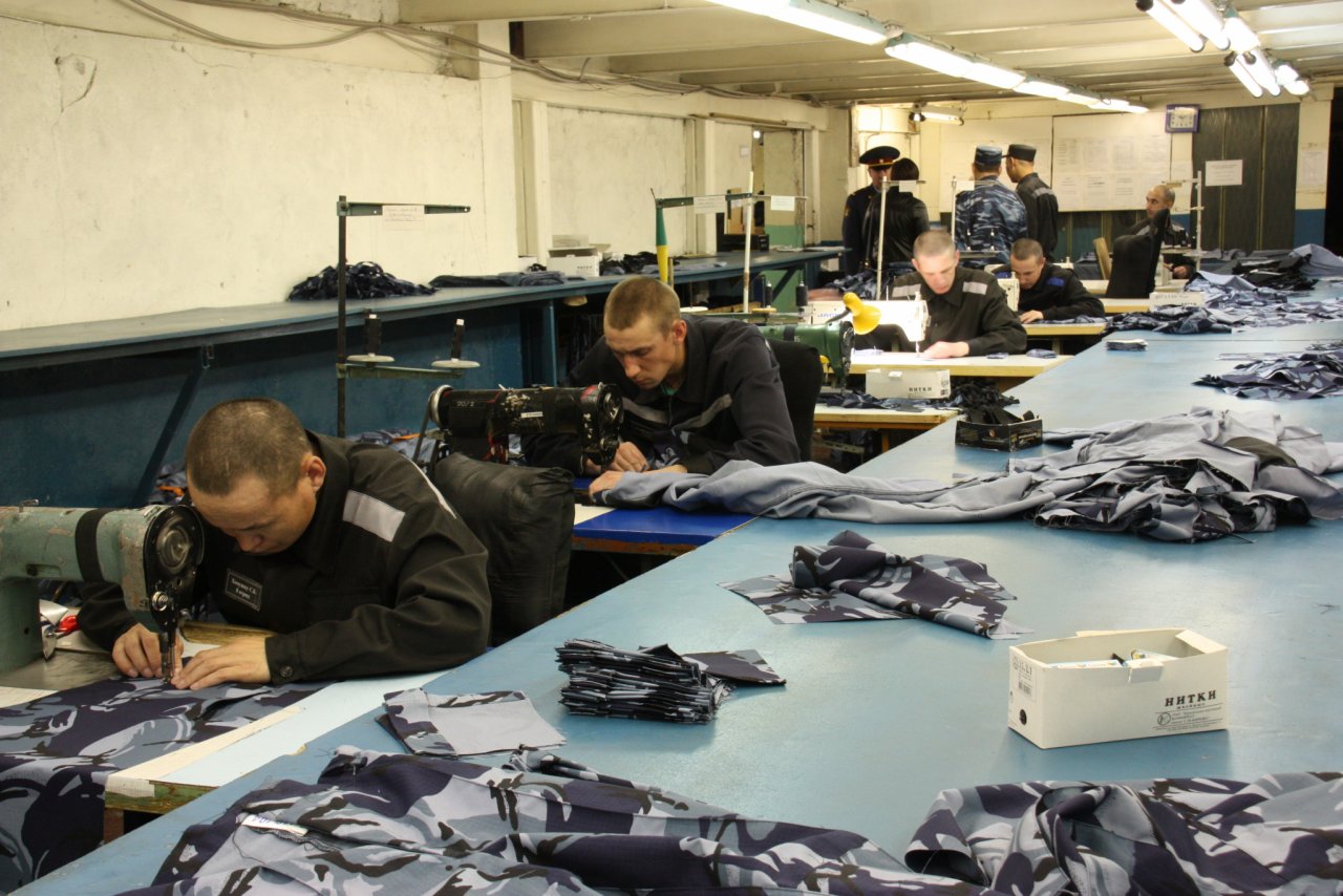 Во ФСИН заявили о заключенных с зарплатой в сотни тысяч рублей