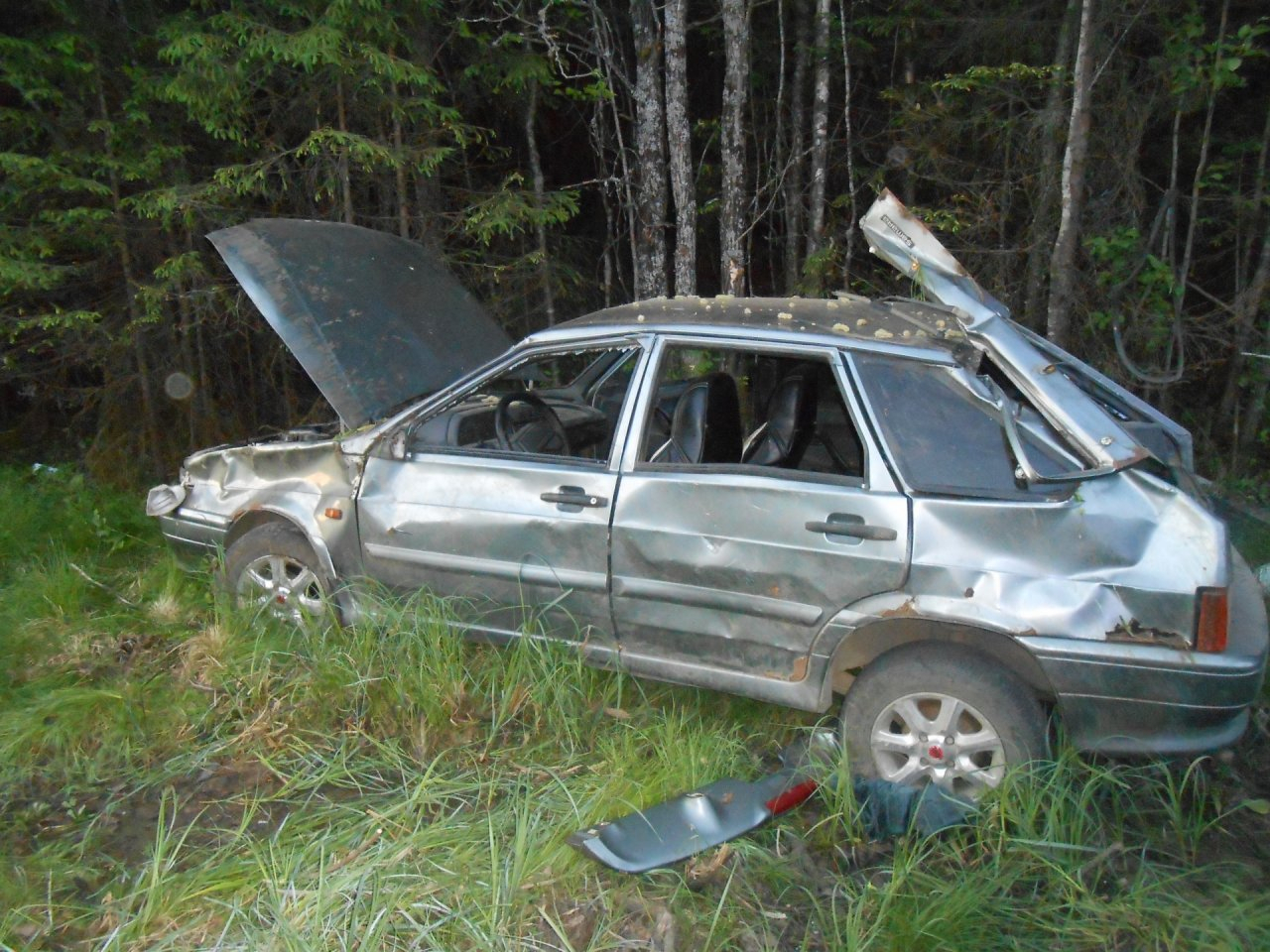 В Коми выпившая девушка за рулем ВАЗа улетела в кювет
