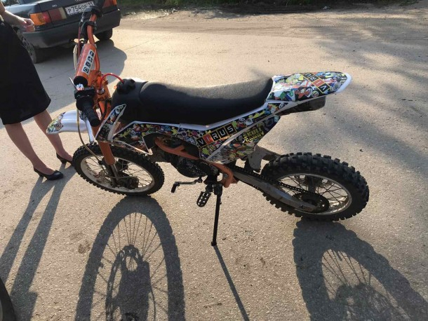 В Коми 12-летний ребенок не справился с питбайком и получил разрыв селезенки