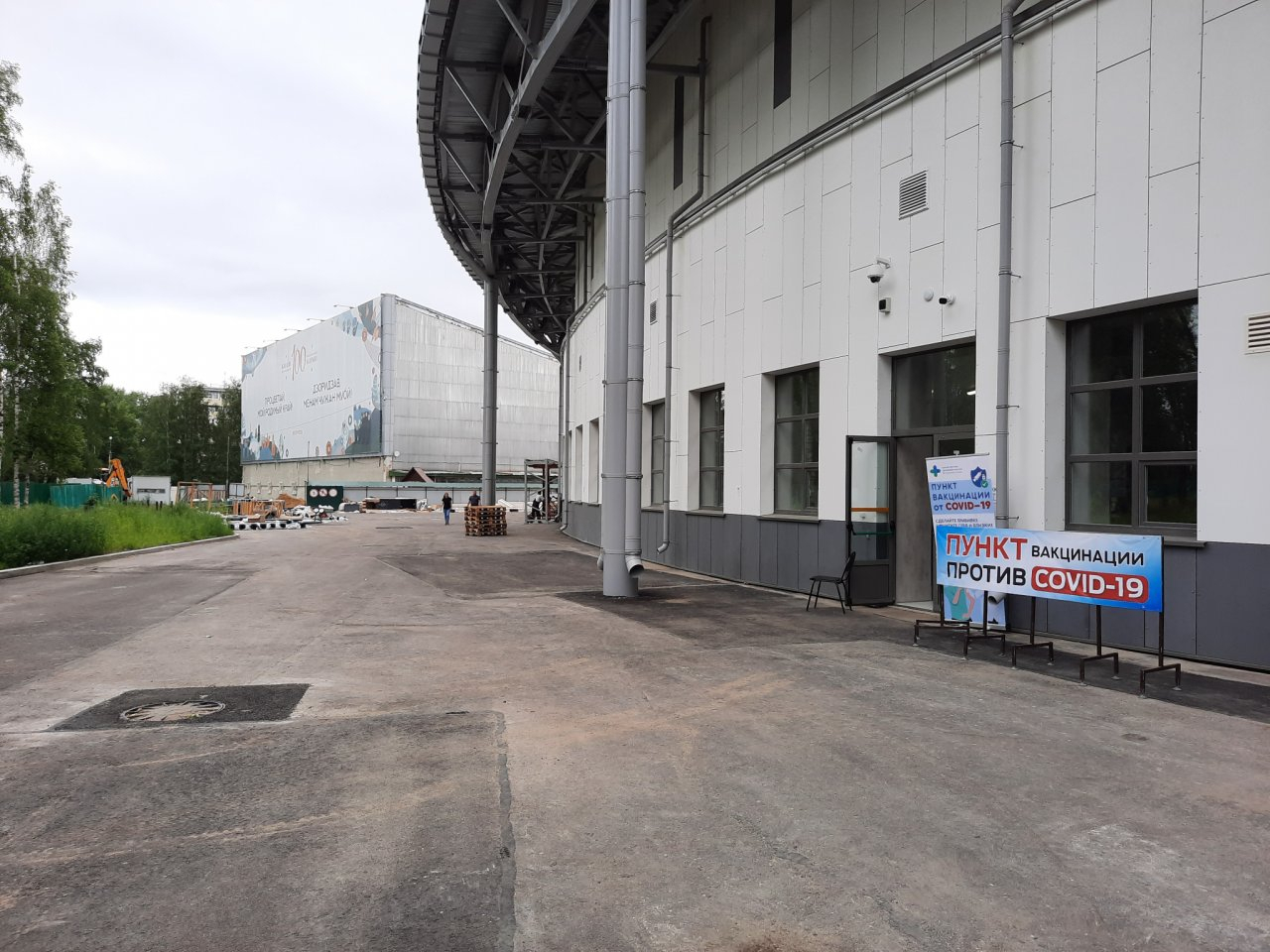 Испытано на себе: как работает пункт вакцинации на Республиканском стадионе