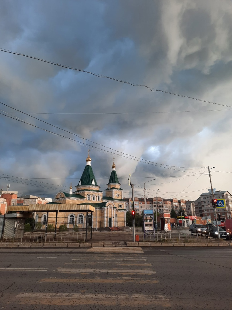 Грозы, ливни и ветер: в Коми объявили штормовое предупреждение