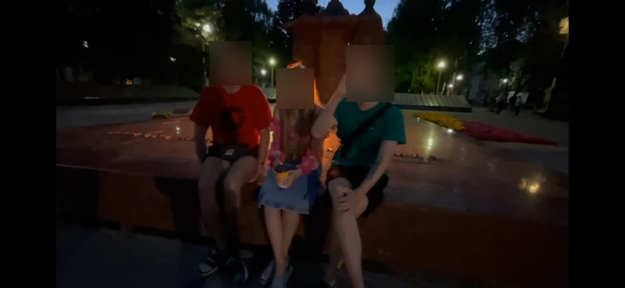 Следователи начали проверку случая с молодыми людьми, которые пили кофе на Вечном огне в Сыктывкаре