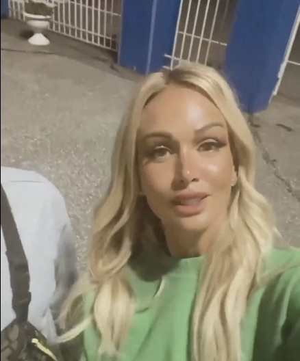 Модель Виктория Лопырева прилетела в Сыктывкар