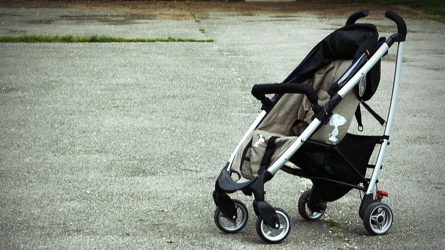 В Сыктывкаре мальчик уснул в коляске младшего брата и поднял на уши полицию