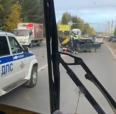 В Сыктывкаре произошло тройное ДТП, есть пострадавшие