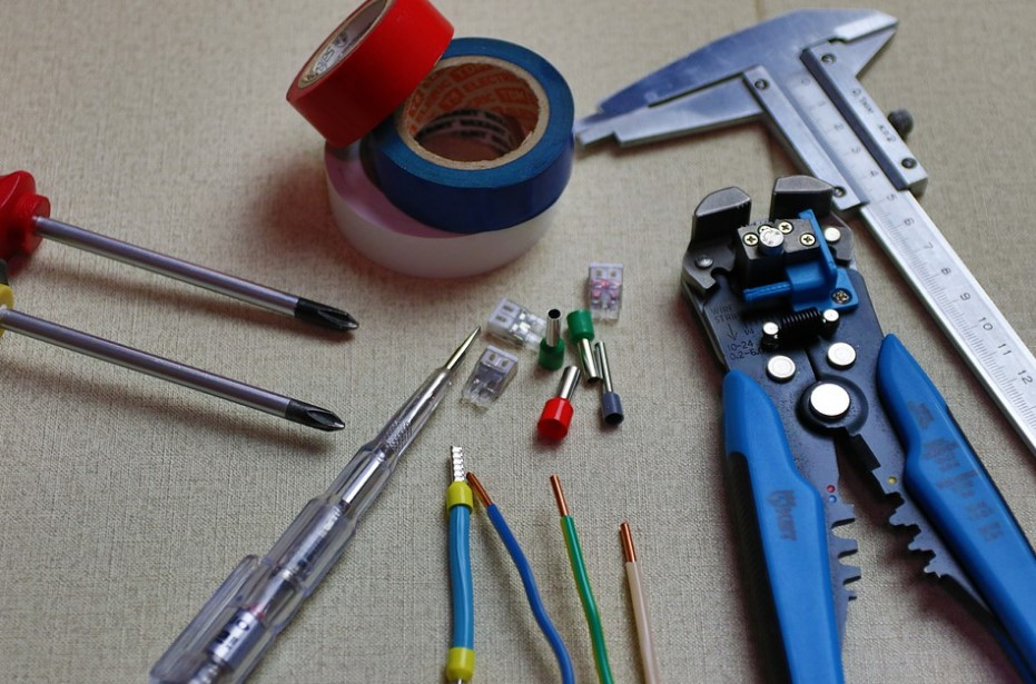 В Коми пьяного электромонтажника убило током