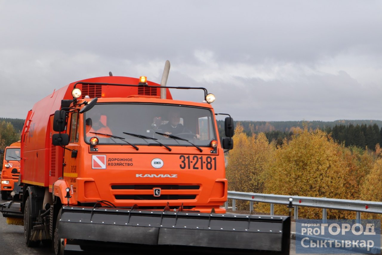 Глава Коми проехал по малой объездной за рулем коммунальной машины