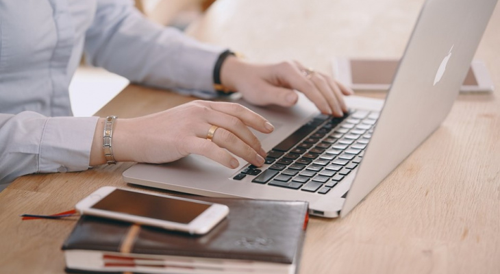 300 тысяч не выходя из дома: названы реально прибыльные вакансии на удаленке